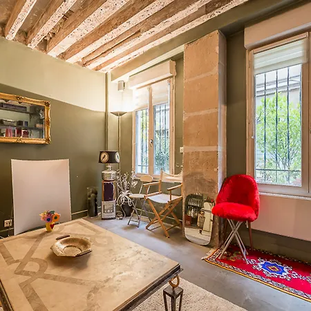 We - 75006 Latin Quarter 파리